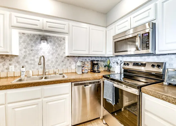 Balcony, Pool & Beach Access: Port Aransas Condo!