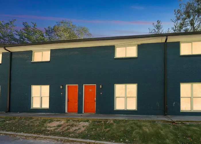 Bright, Spacious 2Bd 25Bt Townhome Interior
