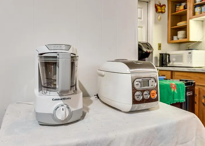 2 Mi To Nyc Train: Wfh-Friendly Greenwich Apt!