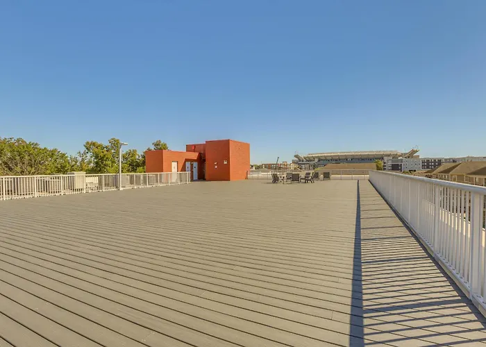 Walk To Ua Campus: Apt W/ Secure Parking!