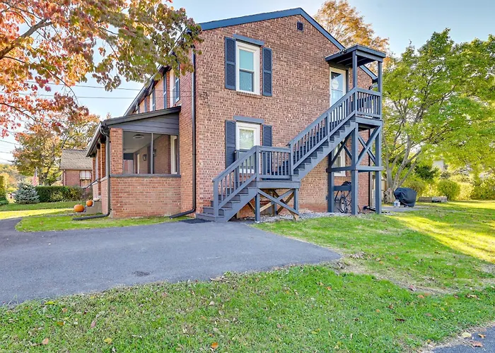 2 Mi To Uptown: Centrally Located Kingston Apt!