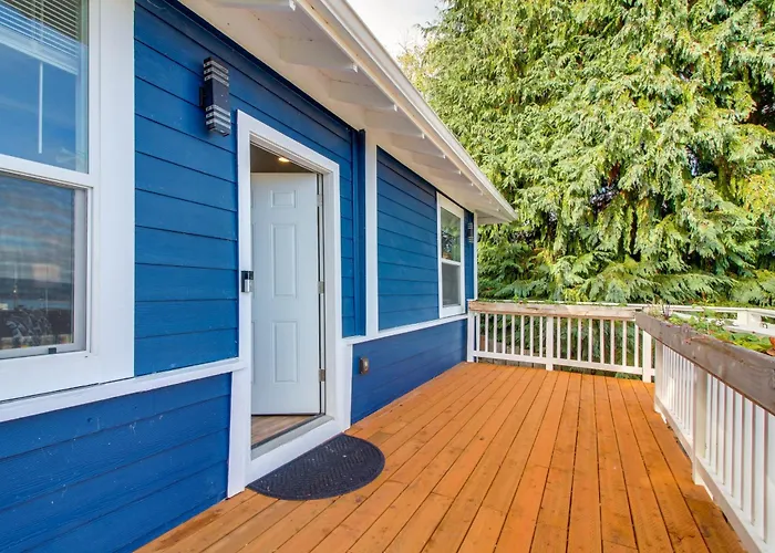 Coos Bay Apartment: 2Br Unit, 1 Mi To Downtown