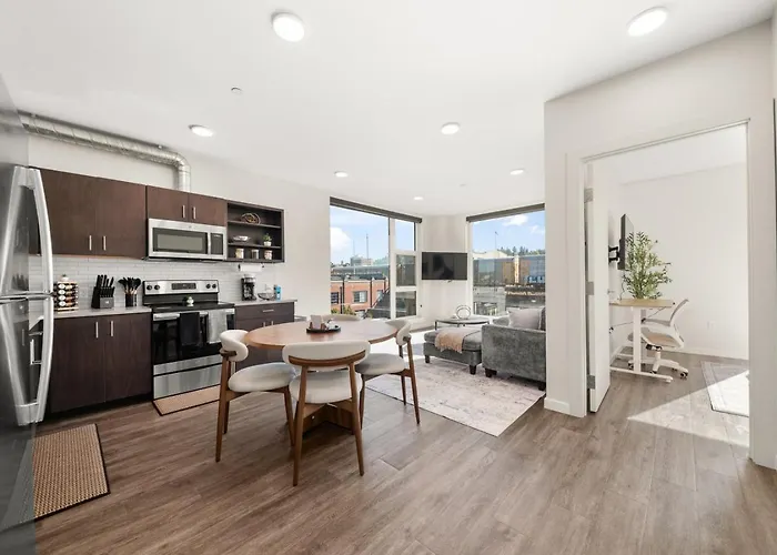 2Br Cozy Apartment In Dt