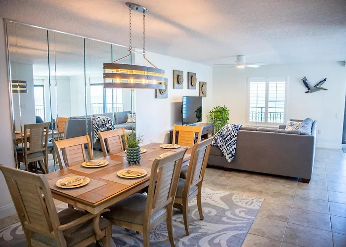 Beachfront Luxury With Spectacular Ocean Views!