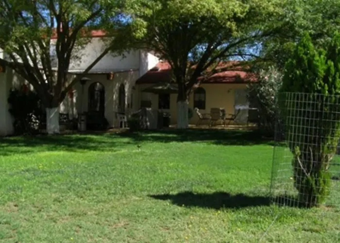 Tavares Inn