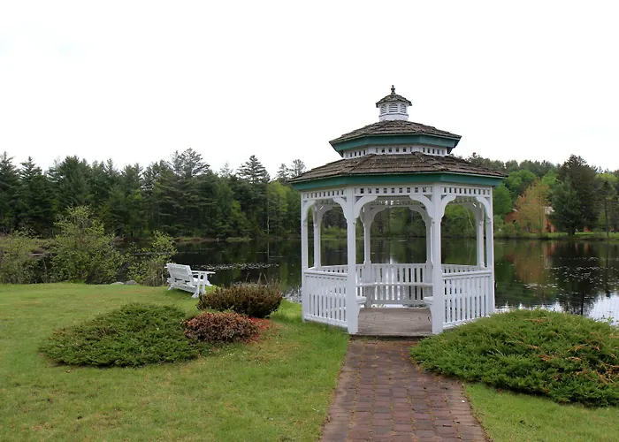 Sara Placid Inn & Suites