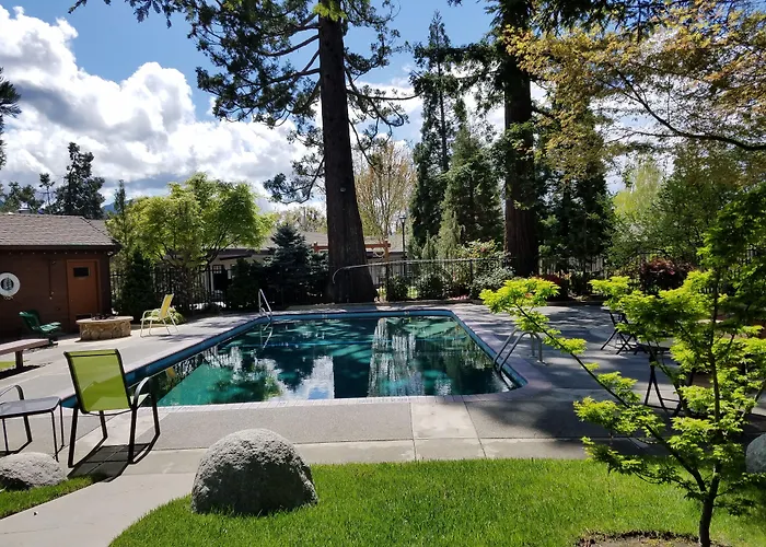 Redwood Hyperion Suites