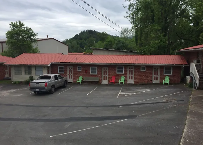 Phillips Historic Motel & Cottages