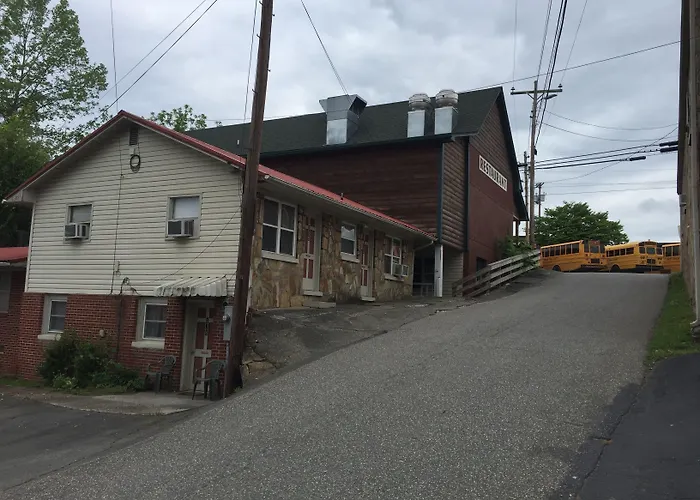 Phillips Historic Motel & Cottages