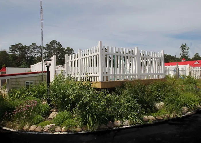 Mackinac Lake Trail Motel