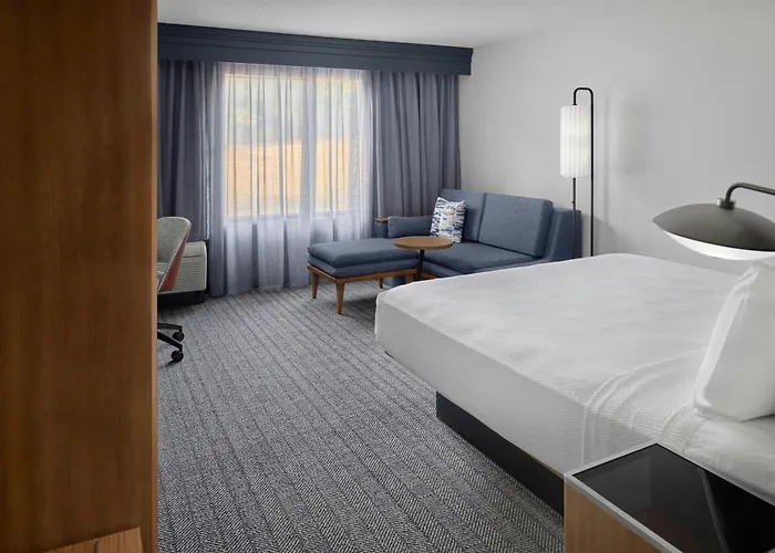 Courtyard By Marriott Kansas City Shawnee