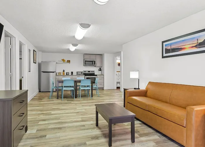 Quality Inn & Suites At Tropicana Field