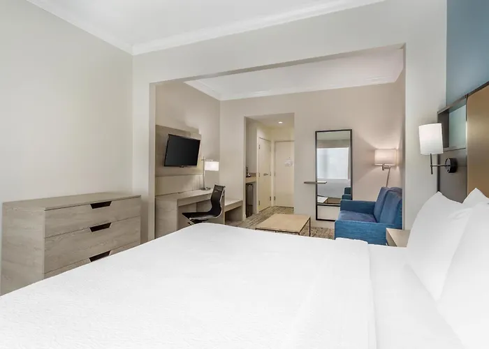 Best Western Plus Airport Inn&Suites