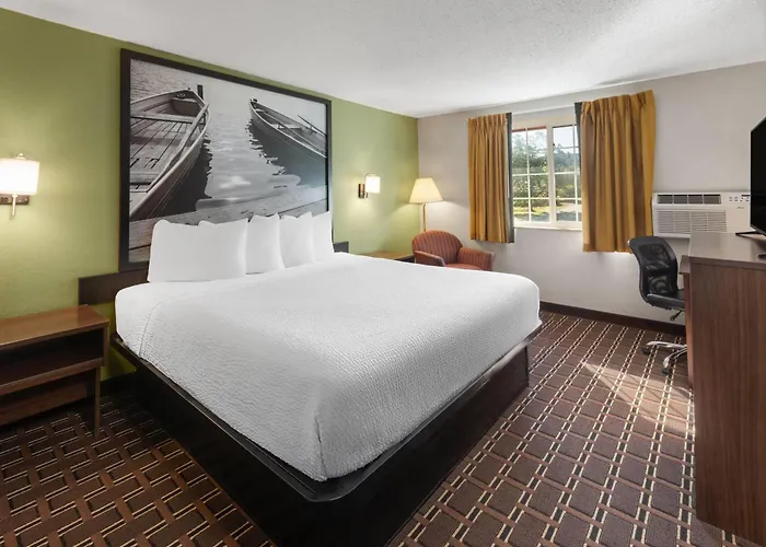 Super 8 By Wyndham Winona Mn