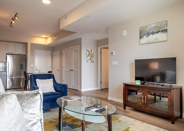 Gorgeous Apt W Harbor Views & Gym