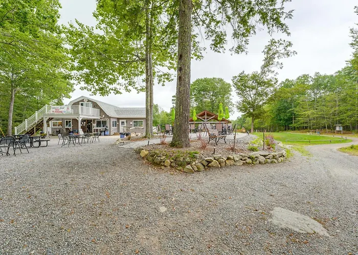 2 Mi To Marina & Beach: Frye Island Retreat!