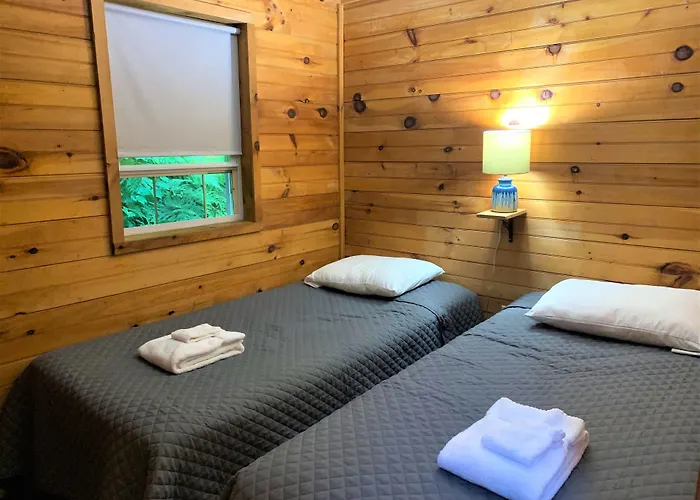 Pine Crest Motel & Cabins