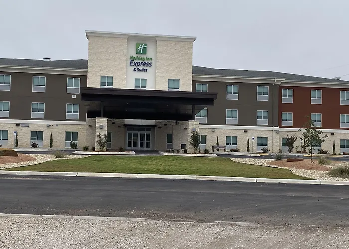 Holiday Inn Express & Suites Junction By Ihg