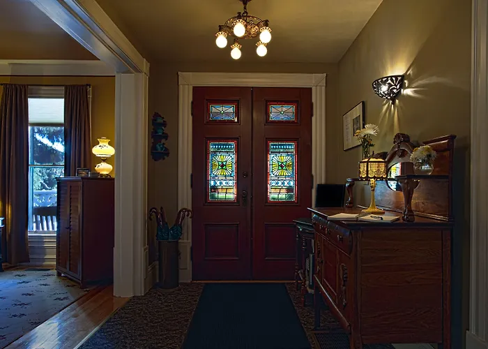 Ash Street Inn