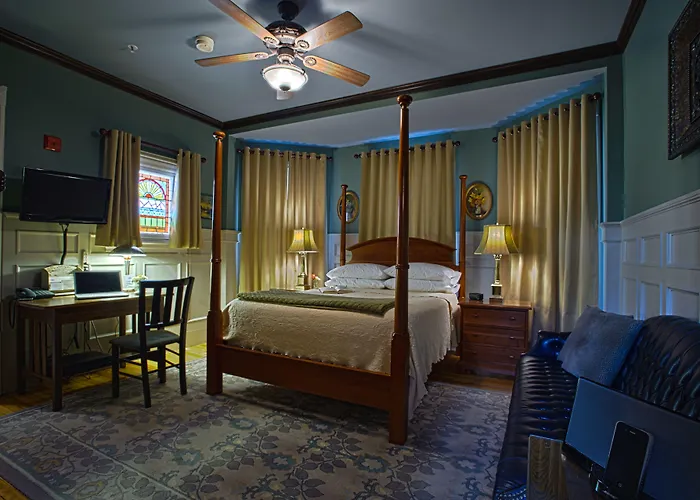 Ash Street Inn