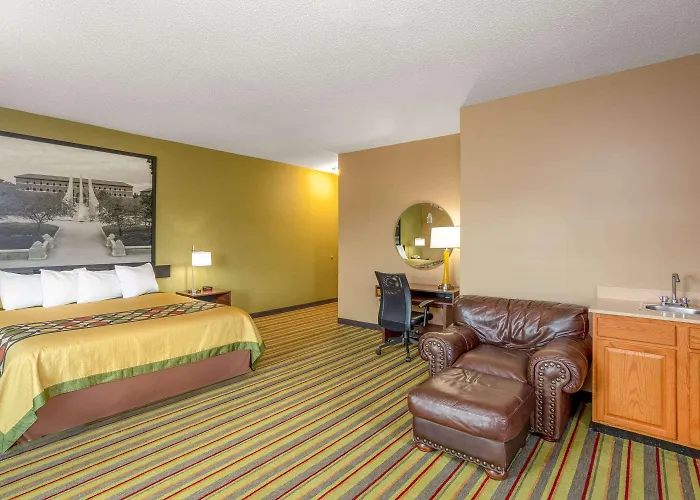 Super 8 By Wyndham Goshen