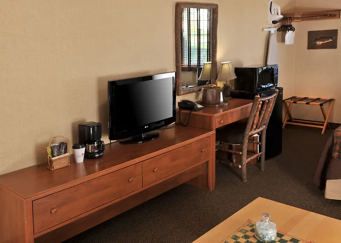 Boarders Inn & Suites By Cobblestone Hotels In Waukon