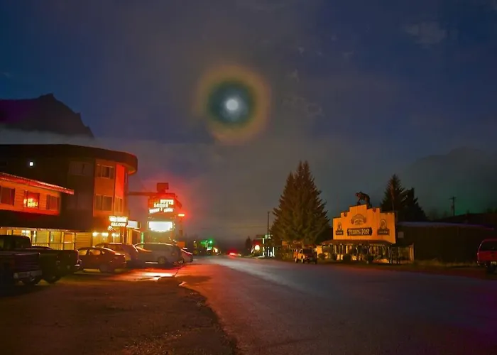 Soda Butte Lodge