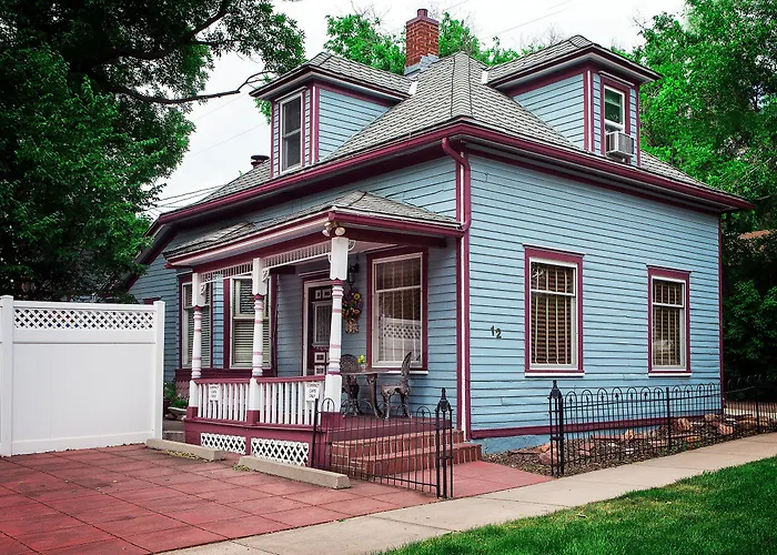 Holden House 1902 Bed & Breakfast Inn