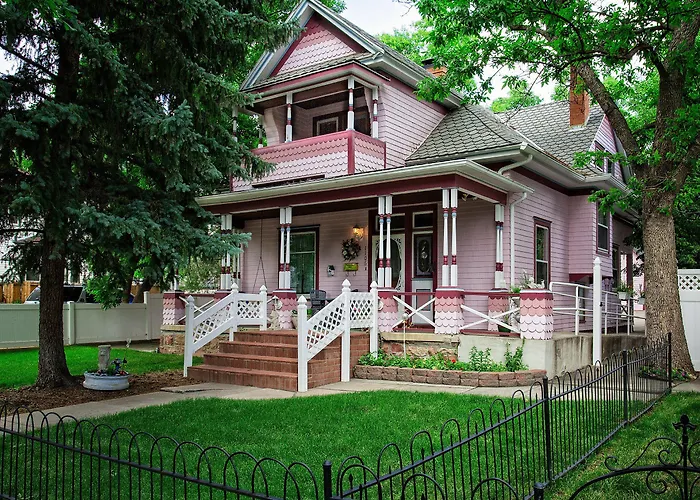 Holden House 1902 Bed&Breakfast Inn