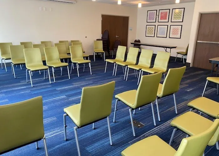 Holiday Inn Express & Suites Warrensburg North By Ihg