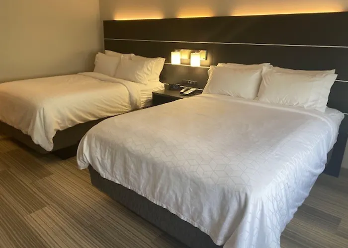 Holiday Inn Express & Suites Warrensburg North By Ihg