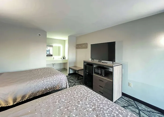 Super 8 By Wyndham Sulphur South
