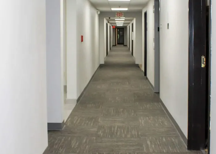 Clarion Pointe Bettendorf - Quad Cities