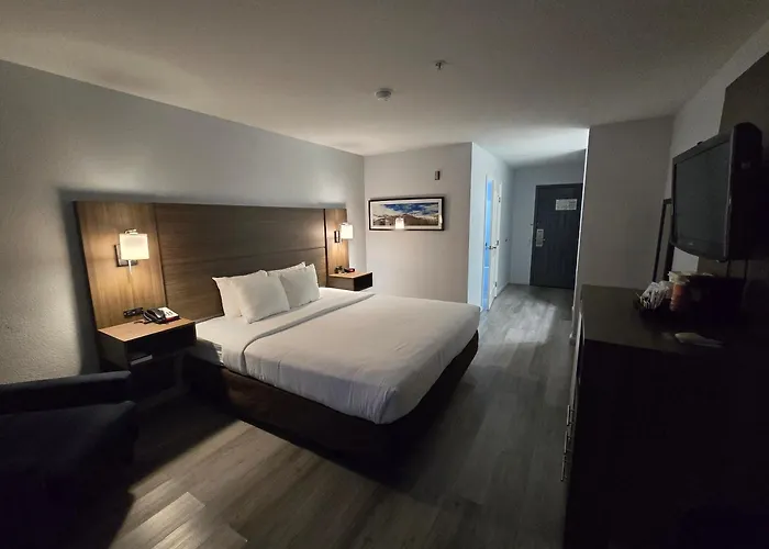 Quality Inn & Suites Tulare