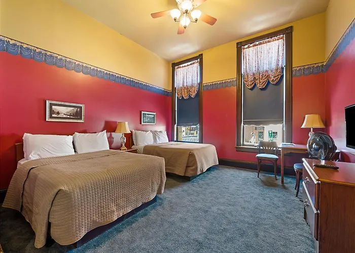 Historic Iron Horse Inn - Deadwood