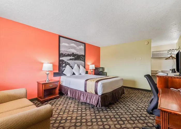 Super 8 By Wyndham Ontario