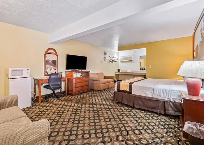Super 8 By Wyndham Ontario