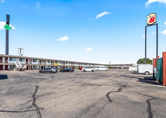 Super 8 By Wyndham Ontario