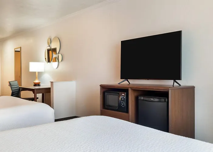 Howard Johnson By Wyndham Oacoma Hotel & Suites