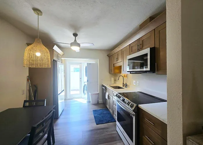 An Island Getaway At Palm Tree Villas