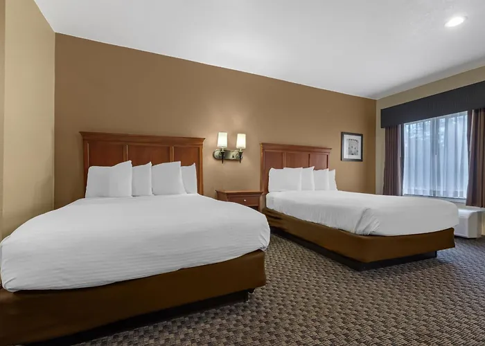 Best Western Plus Shamrock Inn & Suites
