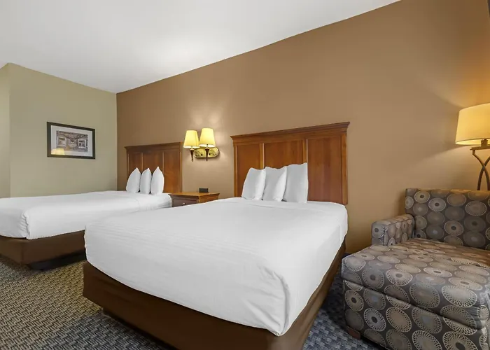 Best Western Plus Shamrock Inn & Suites