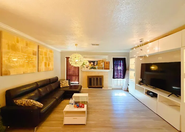 2 Bedrooms Private Kitchen Livingroom Robinwood Condo Suite