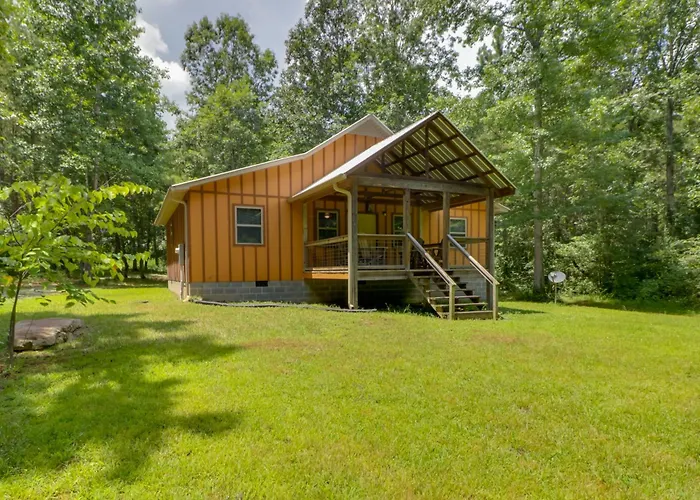 Serene & Secluded Alabama Cabin W/ Covered Deck!