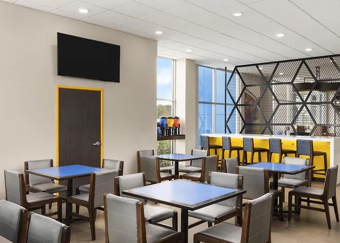GLō Best Western Dawley Farms In Sioux Falls