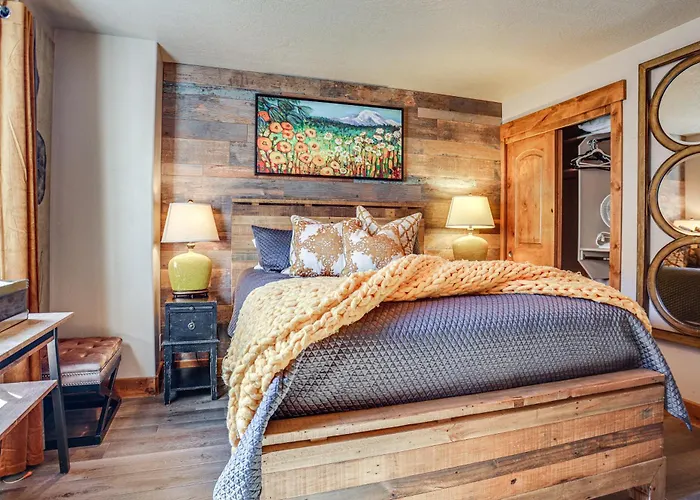 Ski, Hike & Relax: Eden Condo W/ Hot Tub Access