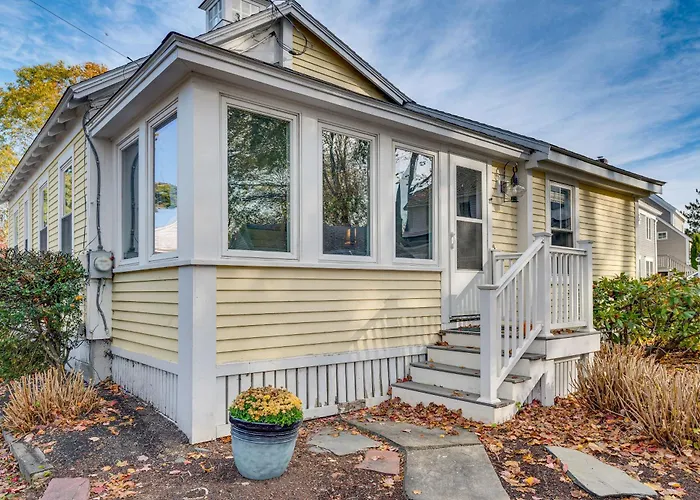 < 1 Mi To Beach! Kennebunk Cottage W/ Yard