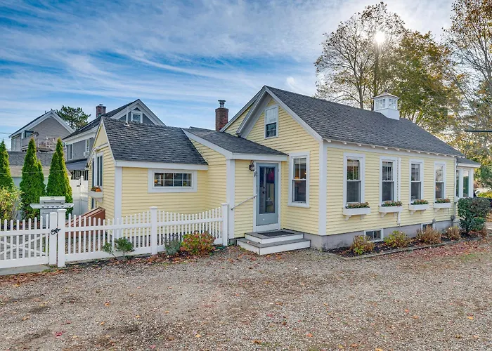 < 1 Mi To Beach! Kennebunk Cottage W/ Yard