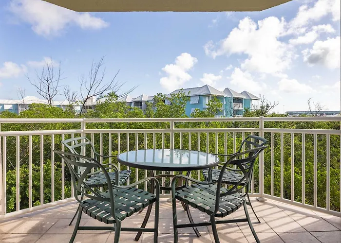 Tortuga Suite At Sunrise Suites Resort - Heated Pool, Hot Tub & Free Parking
