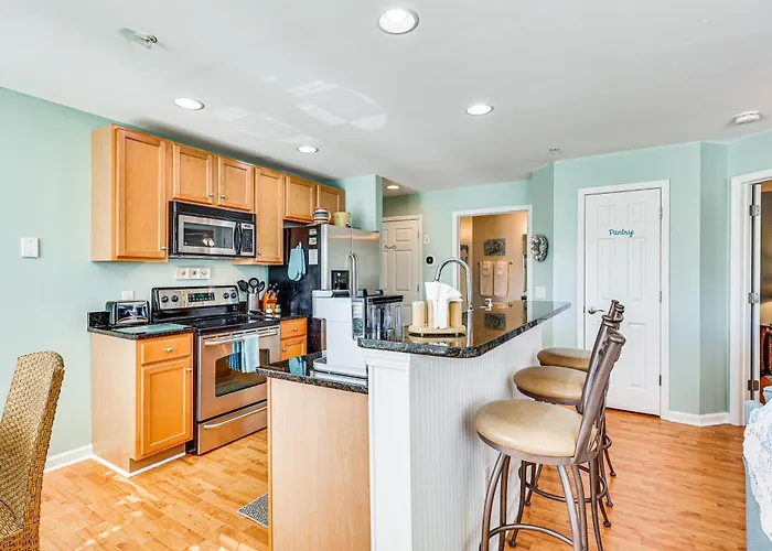 Pool & Beach Club Access: Condo In Southport